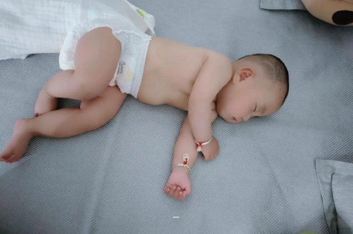白银宝宝突然很多眼屎